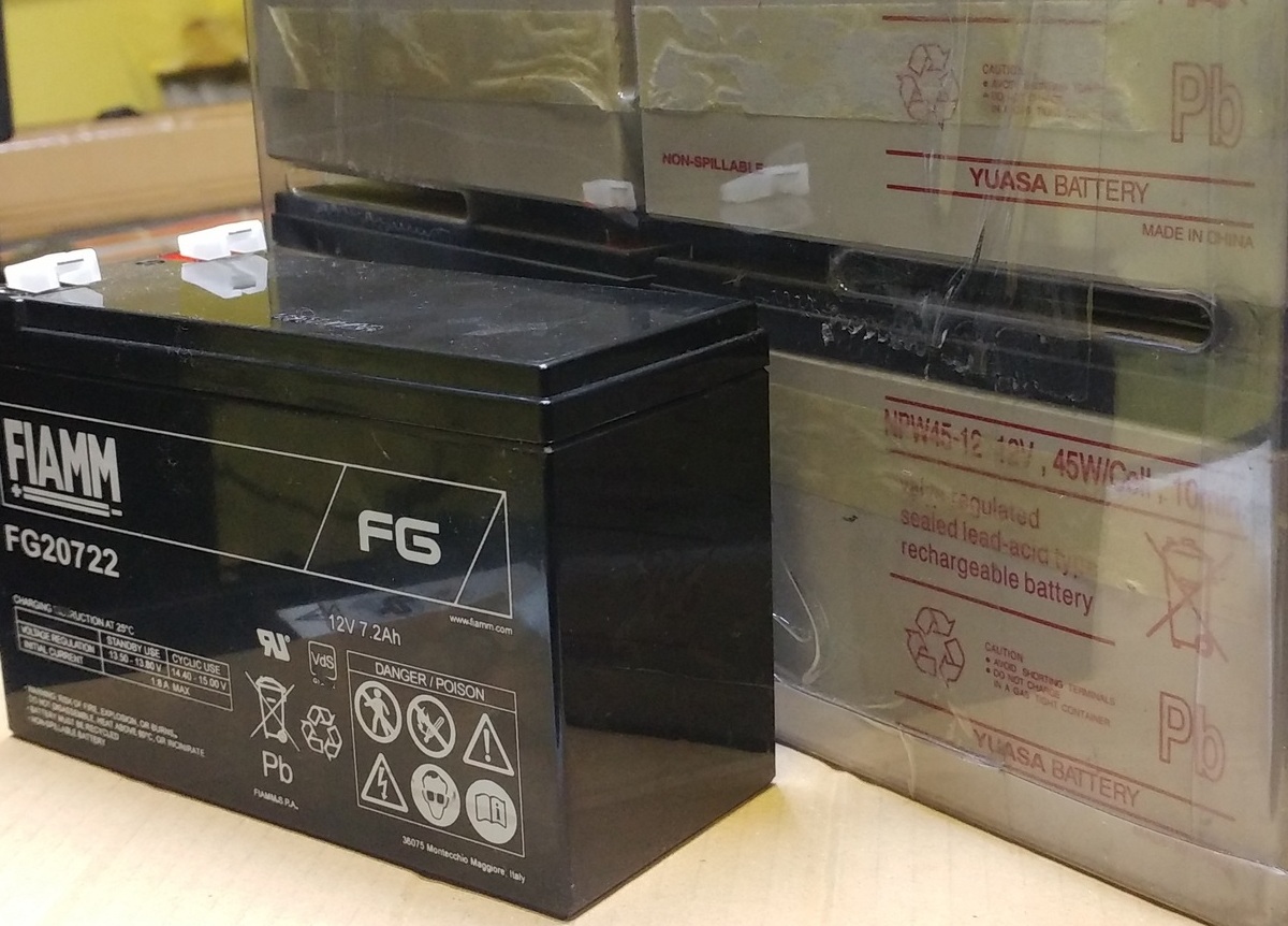 <span style="font-weight: bold;">Замена аккумуляторов в ИБП (от 1300 руб)</span>