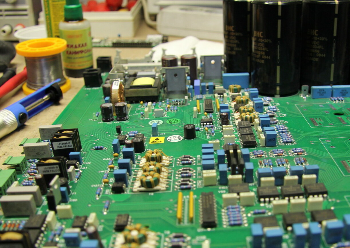 <span style="font-weight: bold;">Ремонт ИБП, стабилизаторов, инверторов (от 7000 руб)</span>